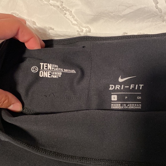 Nike high waist crop legging - recycled materials - Picture 2 of 4